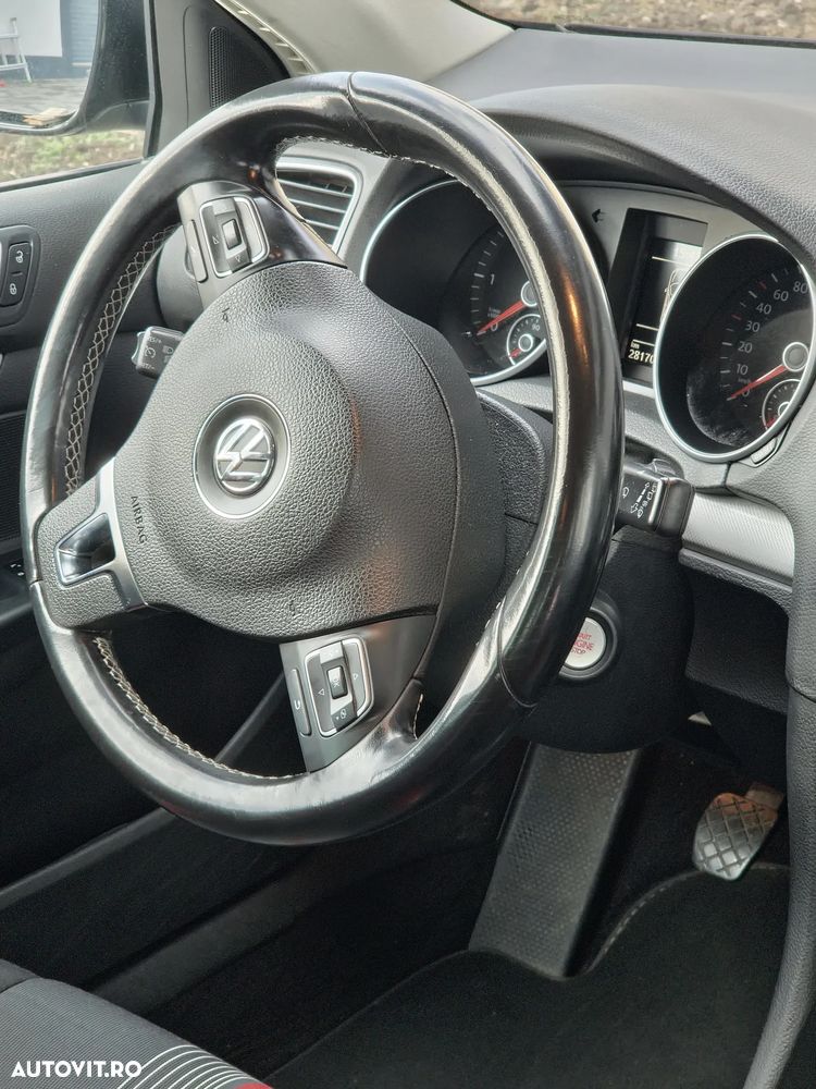 Volkswagen Golf - 6