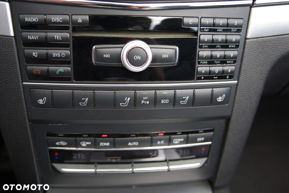 Mercedes-Benz Klasa E 200 CGI BlueEFFICIENCY Automatik Elegance - 22