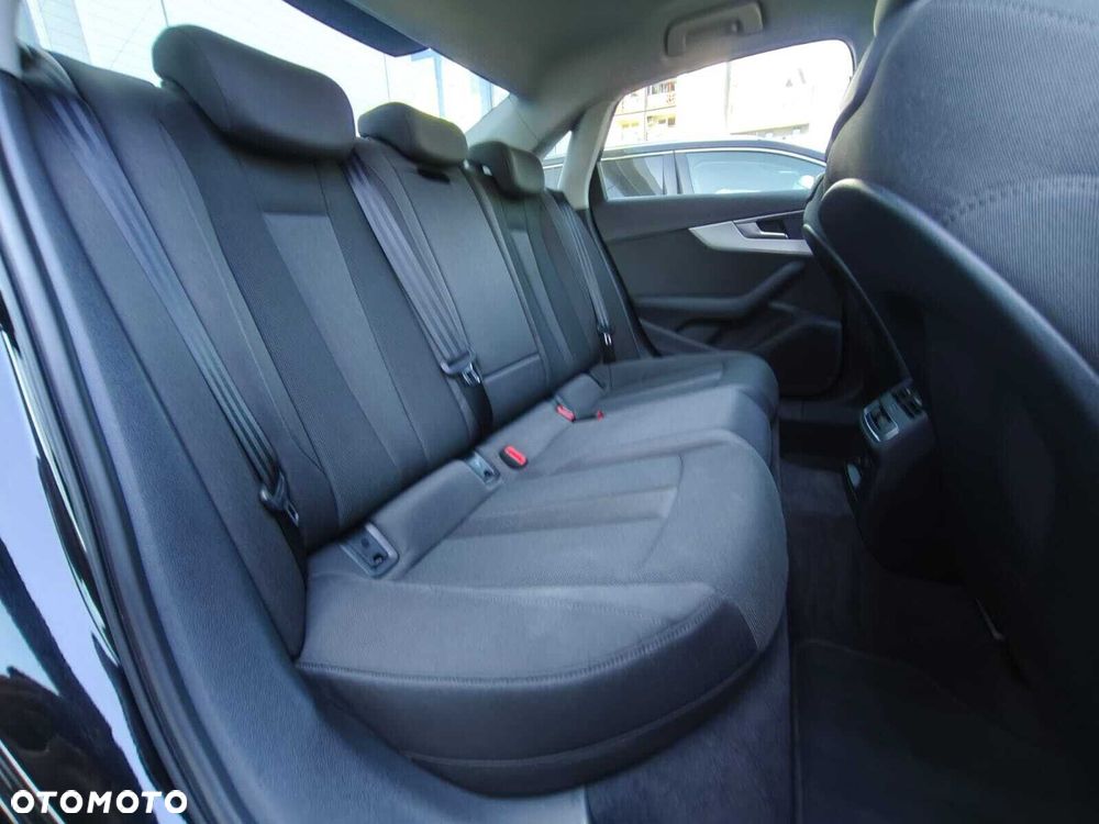 Audi A4 Limousine - 9