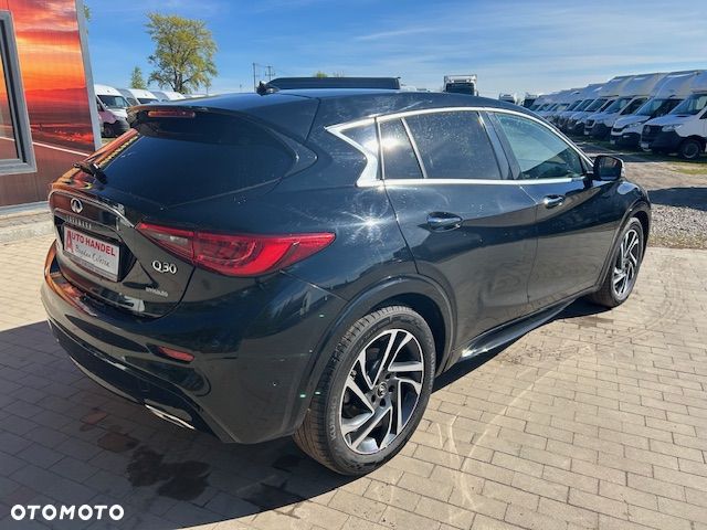 Infiniti Q30 1.5d Luxe 7DCT - 4
