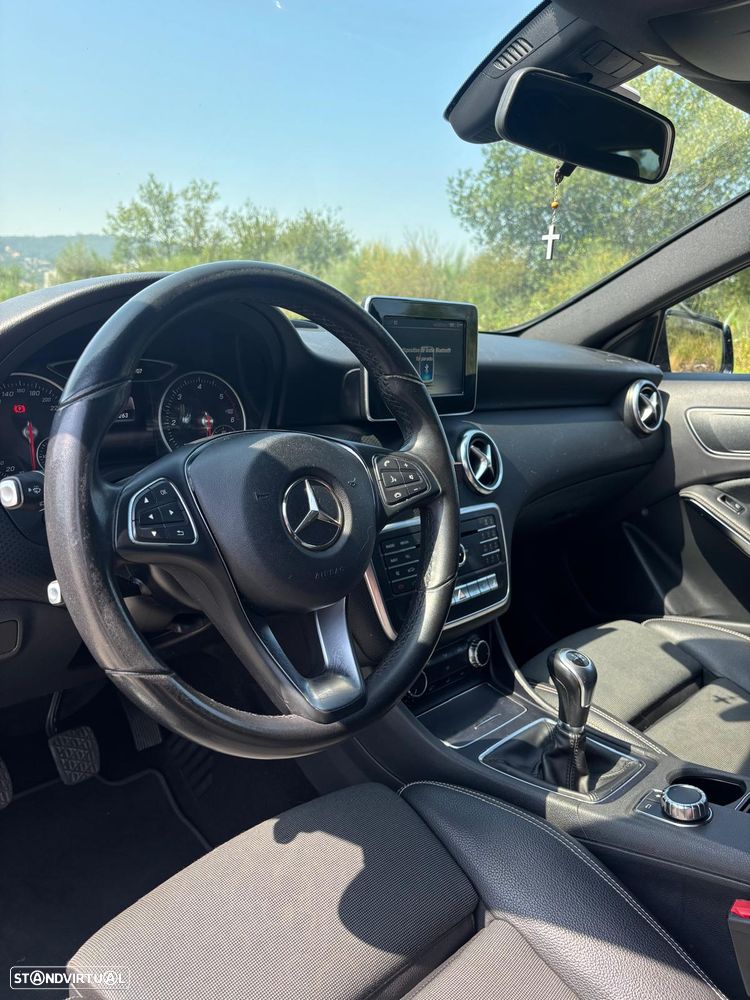 Mercedes-Benz A 200 d AMG Line - 3