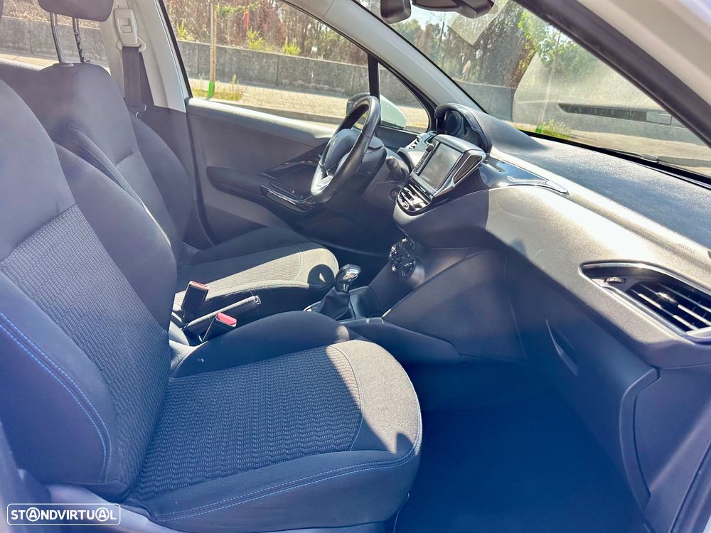 Peugeot 208 1.2 PureTech Signature - 30