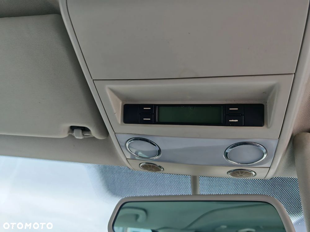 Volkswagen Multivan - 25