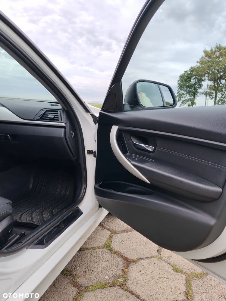 BMW Seria 3 318i - 27