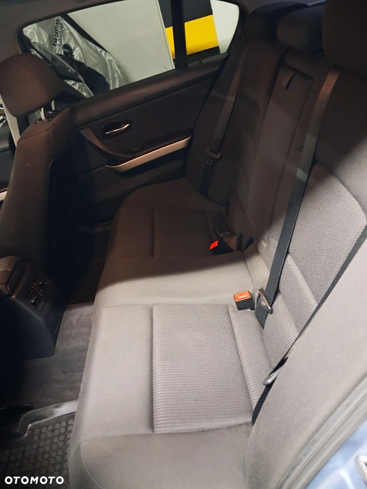 BMW Seria 3 318d - 15