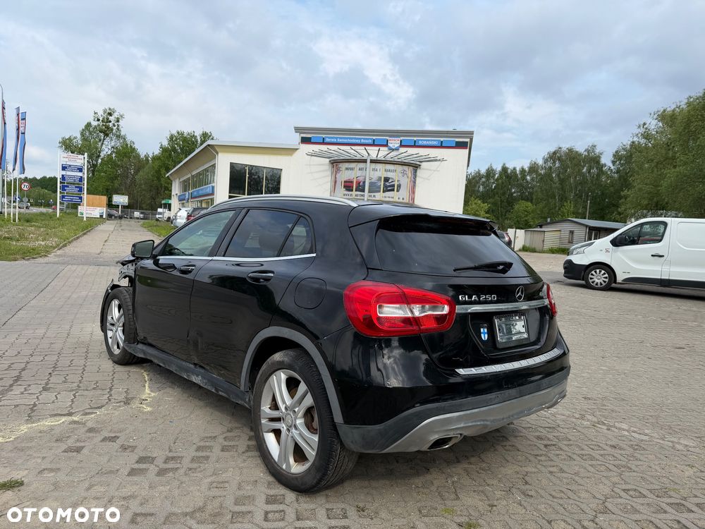 Mercedes-Benz GLA - 4