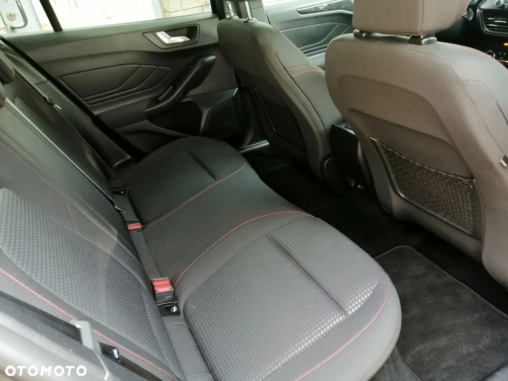 Ford Focus - 30