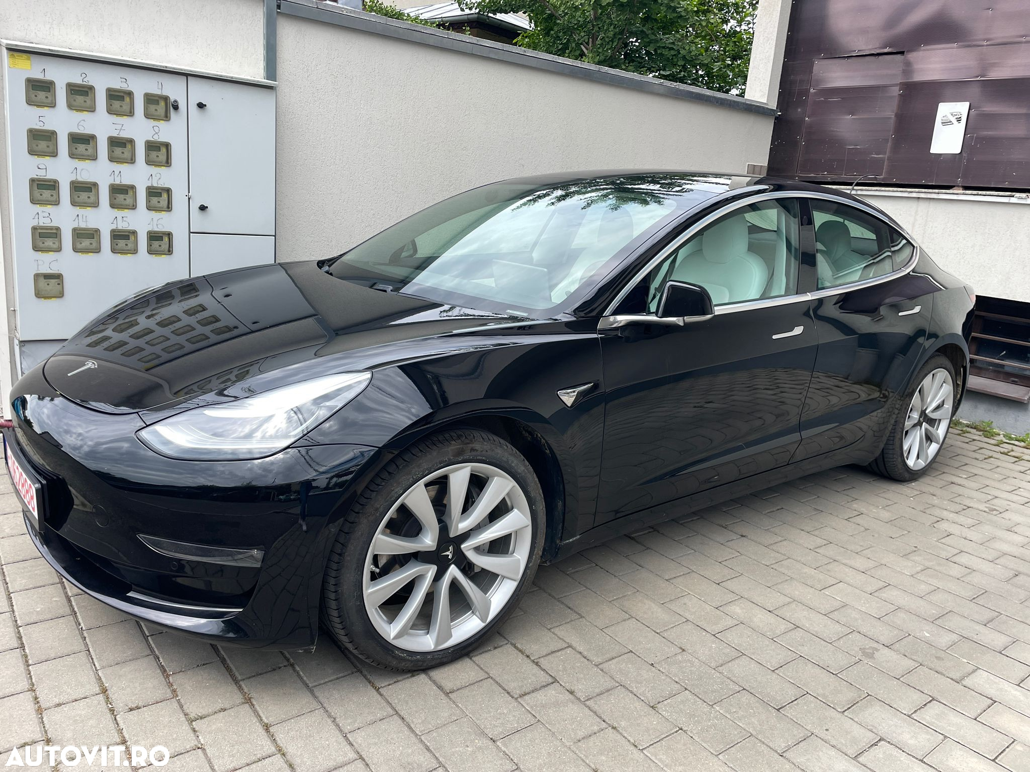 Tesla Model 3 Langstreckenbatterie Allradantrieb Dual Motor - 2