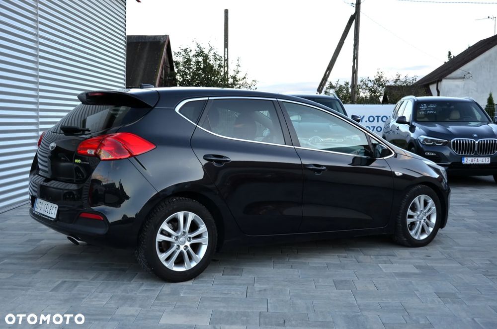 Kia Ceed 1.6 CRDi 128 Dream Team Edition - 4