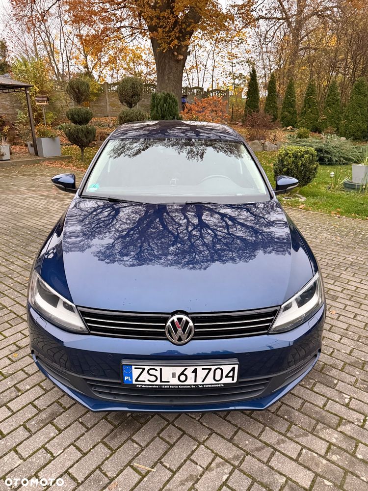 Volkswagen Jetta - 2