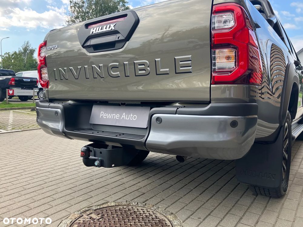 Toyota Hilux 2.8 D-4D mHEV Double Cab Invincible 4x4 - 11