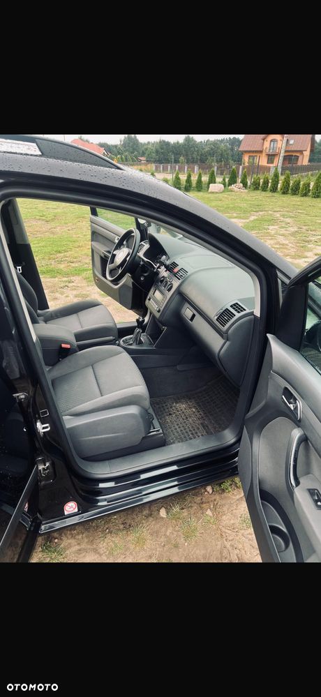 Volkswagen Touran - 8
