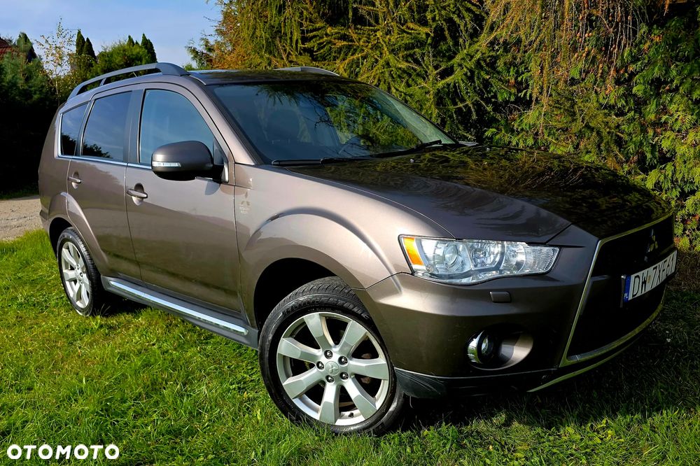 Mitsubishi Outlander 2011 photo 2