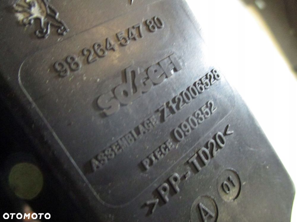 obudowa filtra powietrza citroen c3 c4 peugeo 2008 - 4