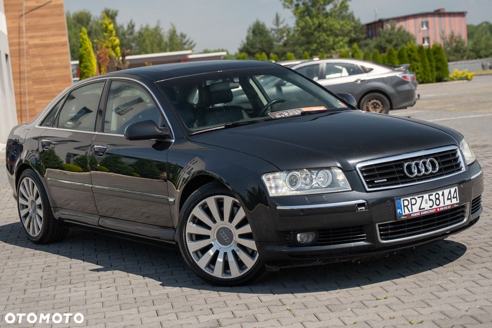 Audi A8 4.2 L Quattro - 4