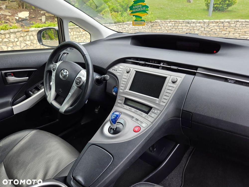 Toyota Prius (Hybrid) Executive - 18