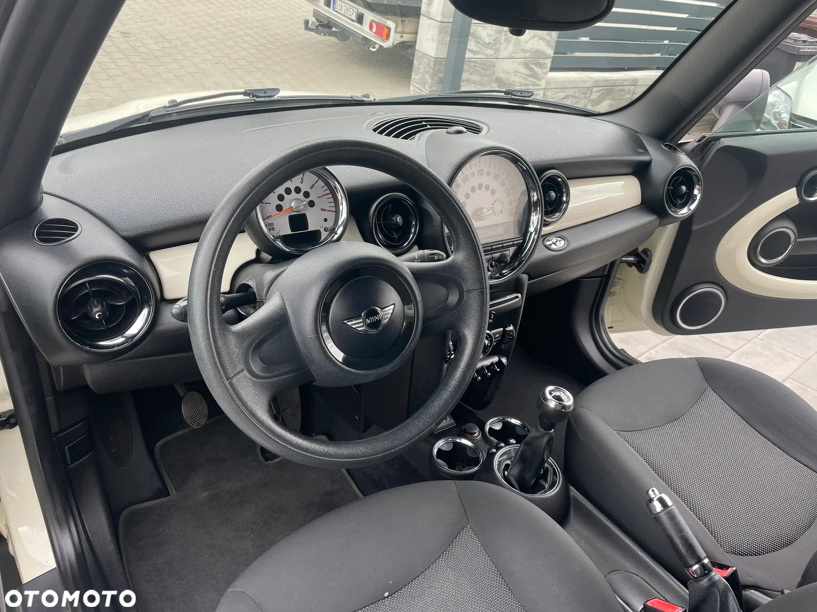 MINI ONE Cabrio - 19