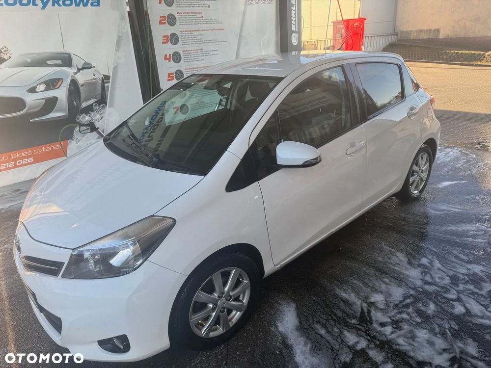 Toyota Yaris 1.0 Premium - 1