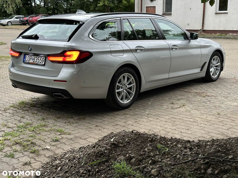 BMW Seria 5 530d xDrive mHEV - 3