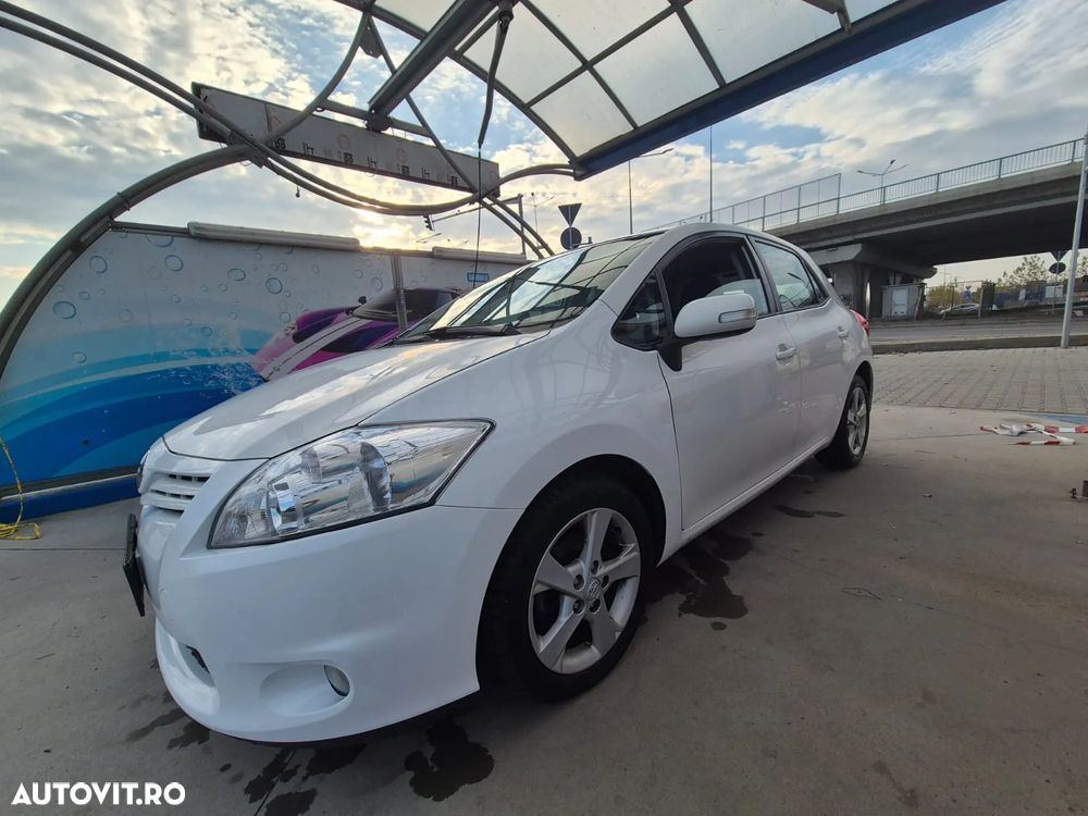 Toyota Auris 1.6 L Valvematic Sol - 4