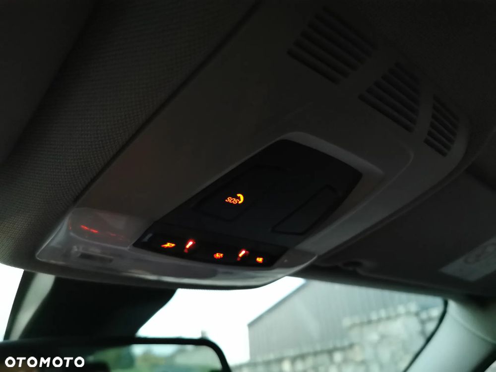 BMW Seria 3 320d Touring xDrive - 34