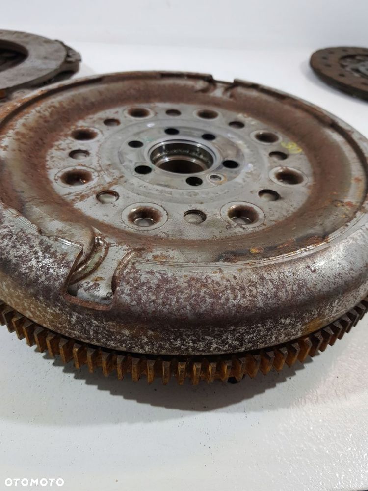 KOŁO DWUMASOWE SPRZĘGŁO 03L105266CC VW AUDI SKODA SEAT 2.0 TDI CFF 30 TYŚ - 12