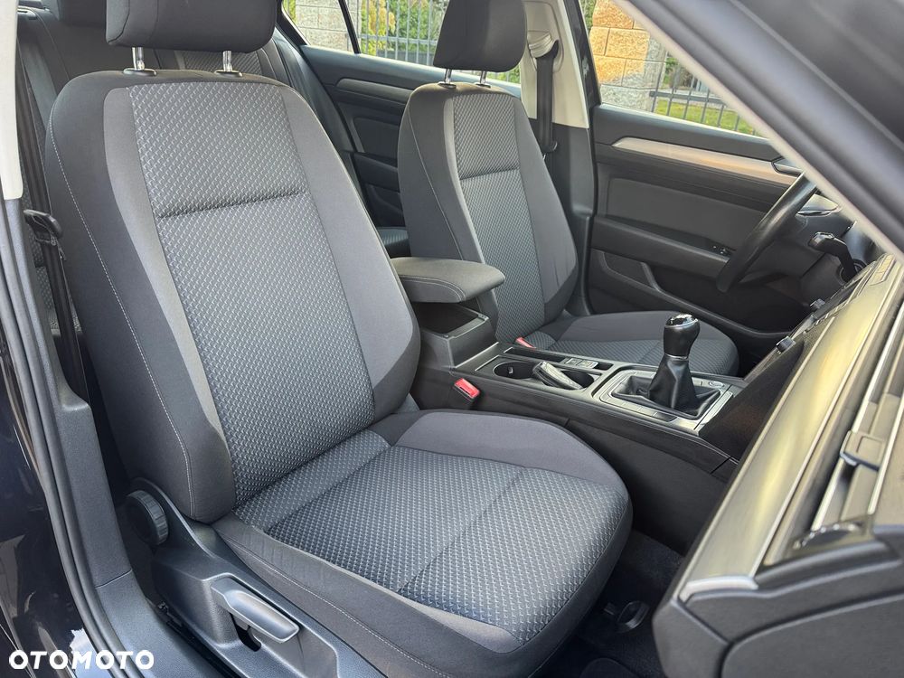 Volkswagen Passat 1.6 TDI BMT Comfortline - 10