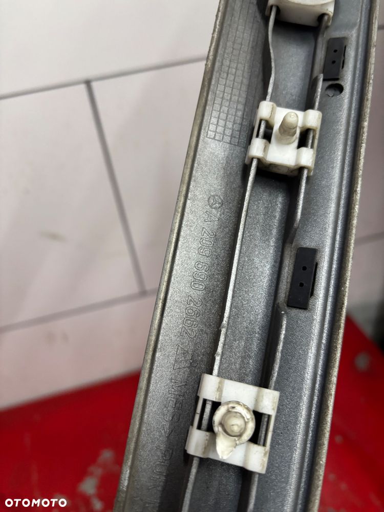MERCEDES CLK W209 LISTWA BLOTNIKA PRAWA LEWA A2096902662 744 - 5