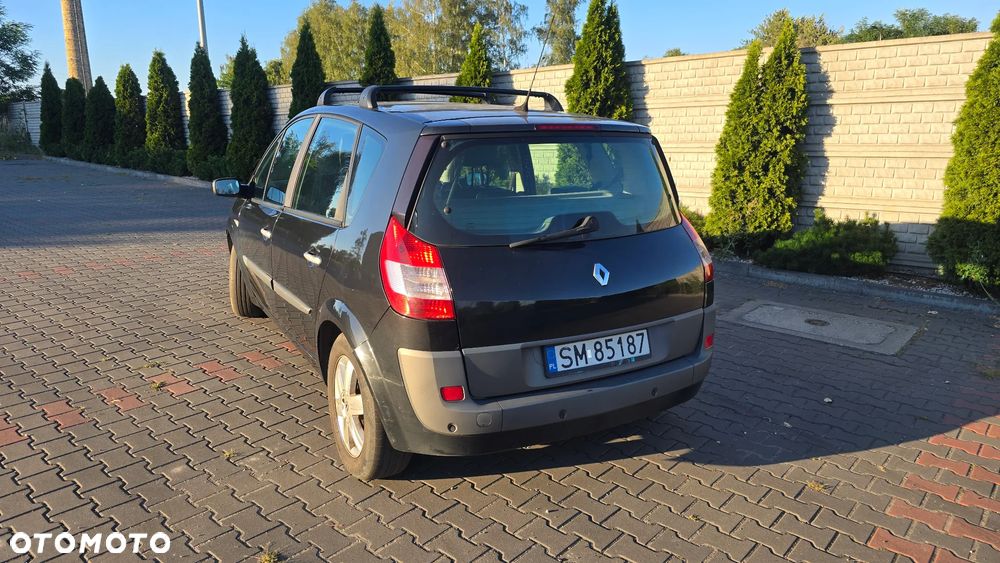 Renault Scenic 2.0 Confort Privilege - 4