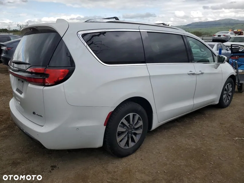 Chrysler Pacifica - 4