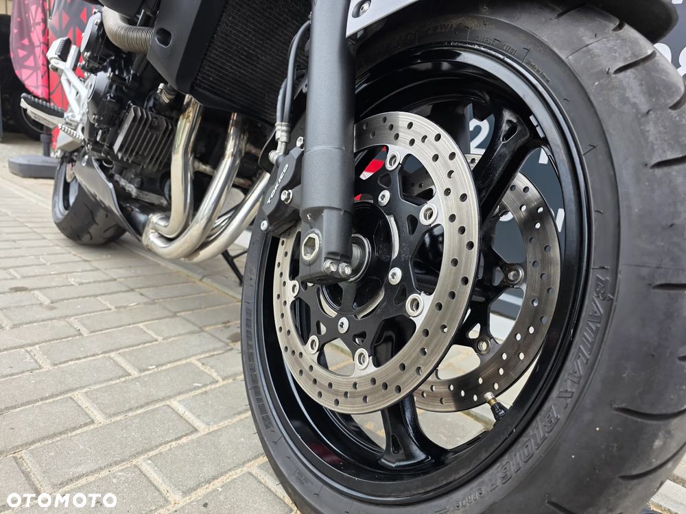 Suzuki GSR - 11