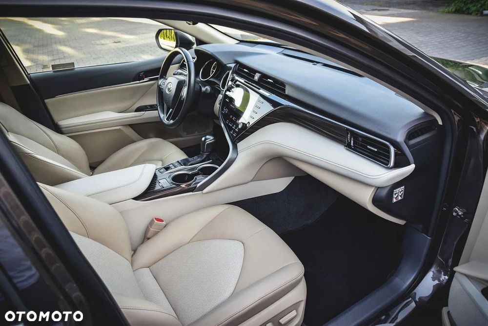 Toyota Camry 2.5 Hybrid Executive CVT - 34