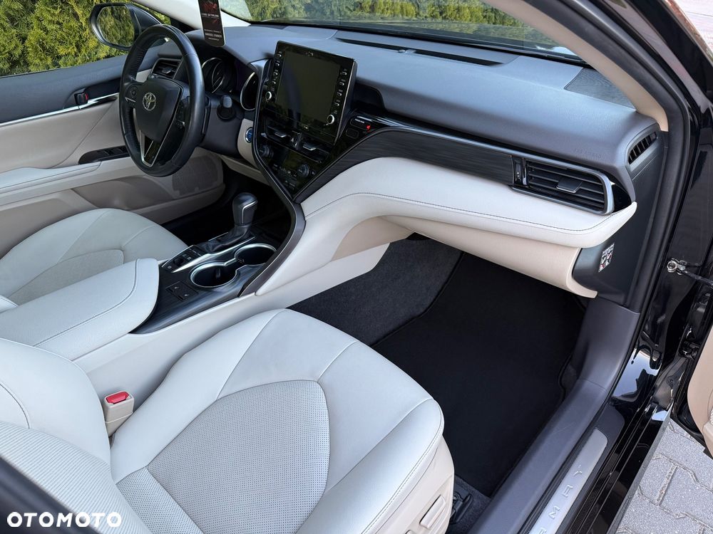 Toyota Camry 2.5 Hybrid Executive CVT - 32
