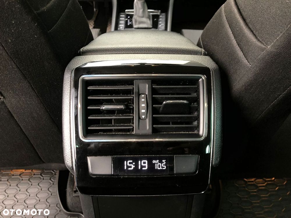 Skoda Superb 2.0 TDI Ambition DSG - 28