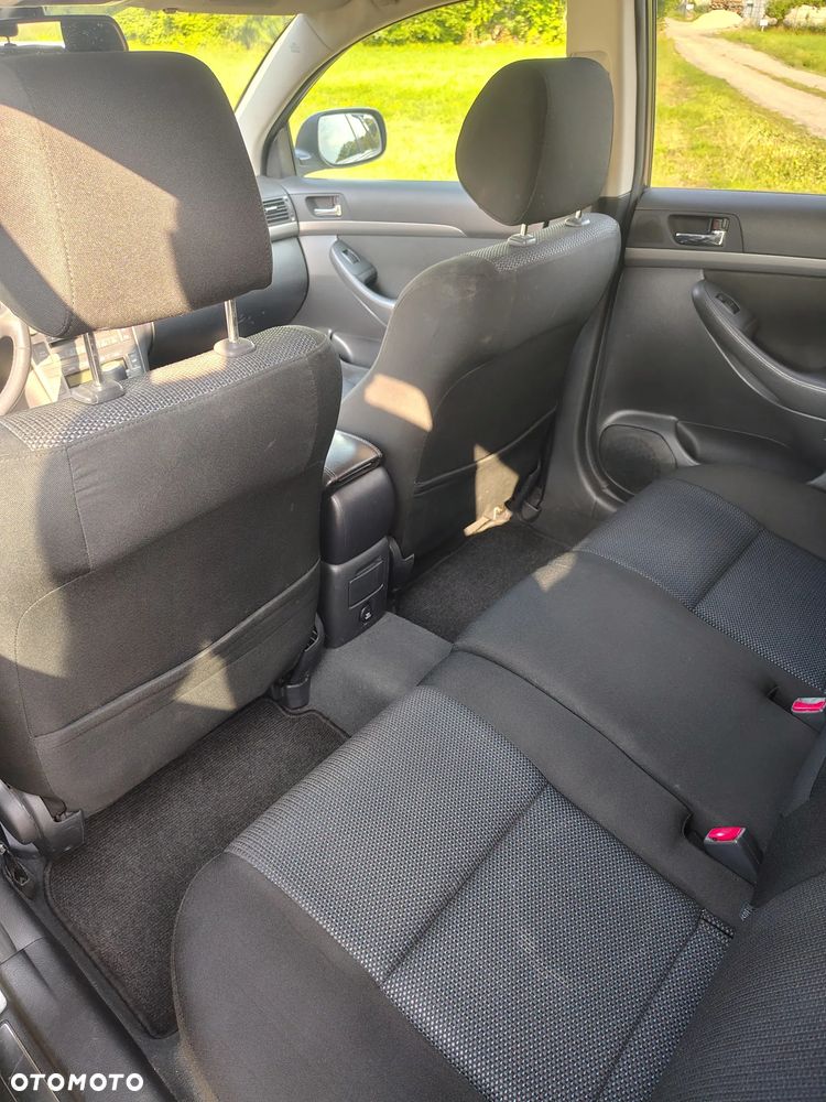Toyota Avensis 2.0 D-4D Luna - 14