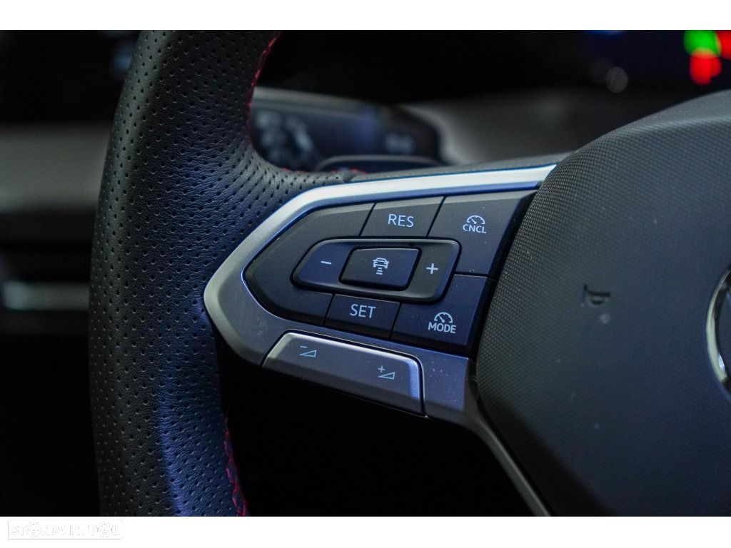 VW Golf 2.0 TSI GTI DSG - 32