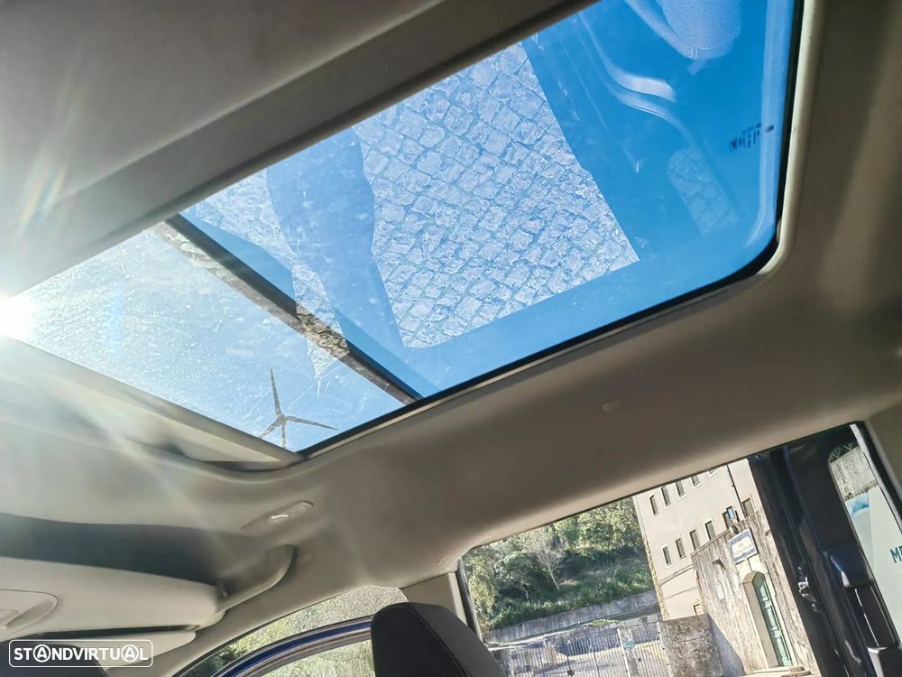 Ford Tourneo Connect 1.0 EcoBoost S&S Titanium - 13