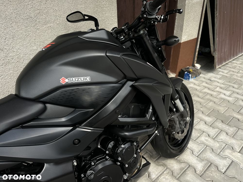 Suzuki GSX - 28
