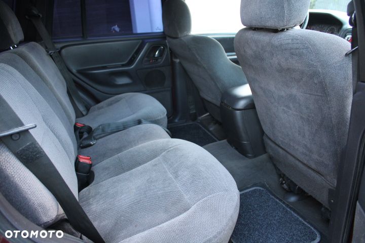 Jeep Grand Cherokee - 24