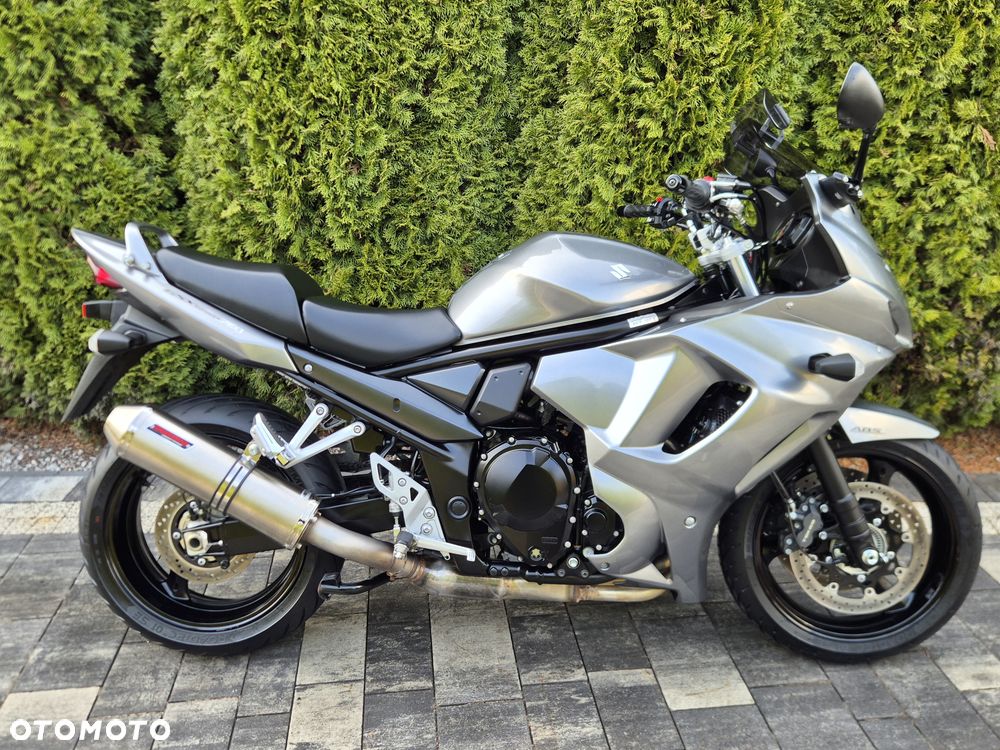 Suzuki GSX - 3