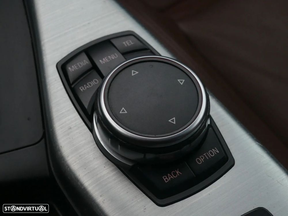 BMW 220 d Cabrio Pack M Auto - 22
