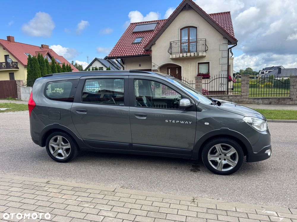 Dacia Lodgy dCi 110 Stepway Celebration - 11