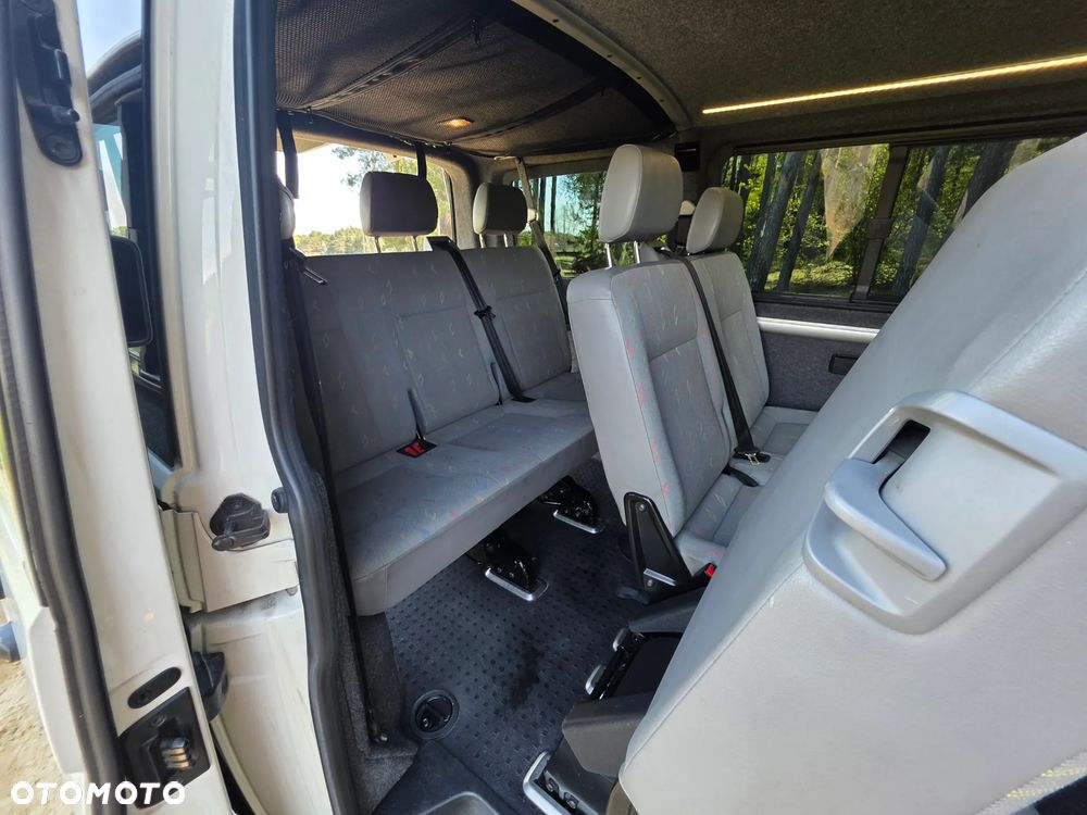 Volkswagen Multivan - 16