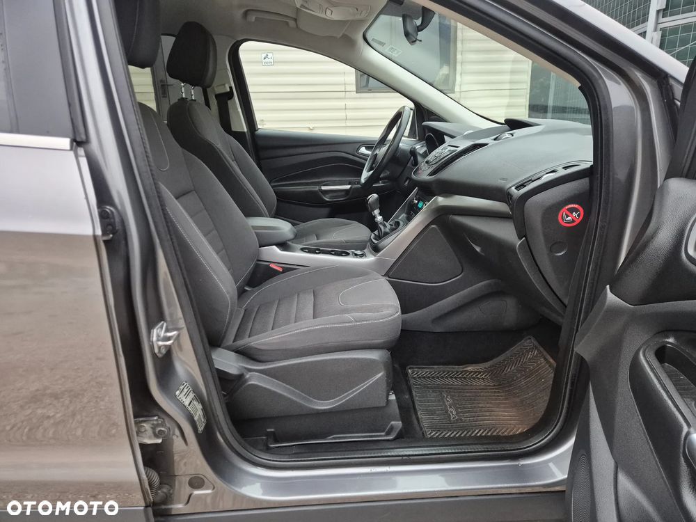 Ford Kuga 2.0 TDCi 2x4 Titanium - 20