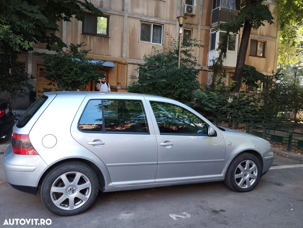 Volkswagen Golf - 1