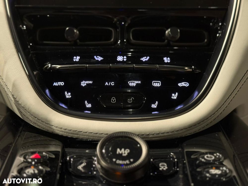 Aston Martin DBX - 31