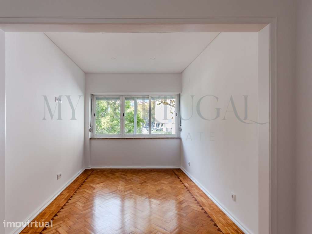 Apartamento T2 Renovado em Benfica - Grande imagem: 2/21
