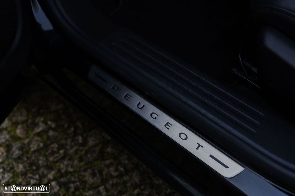 Peugeot 2008 1.2 PureTech GT Line EAT8 - 11