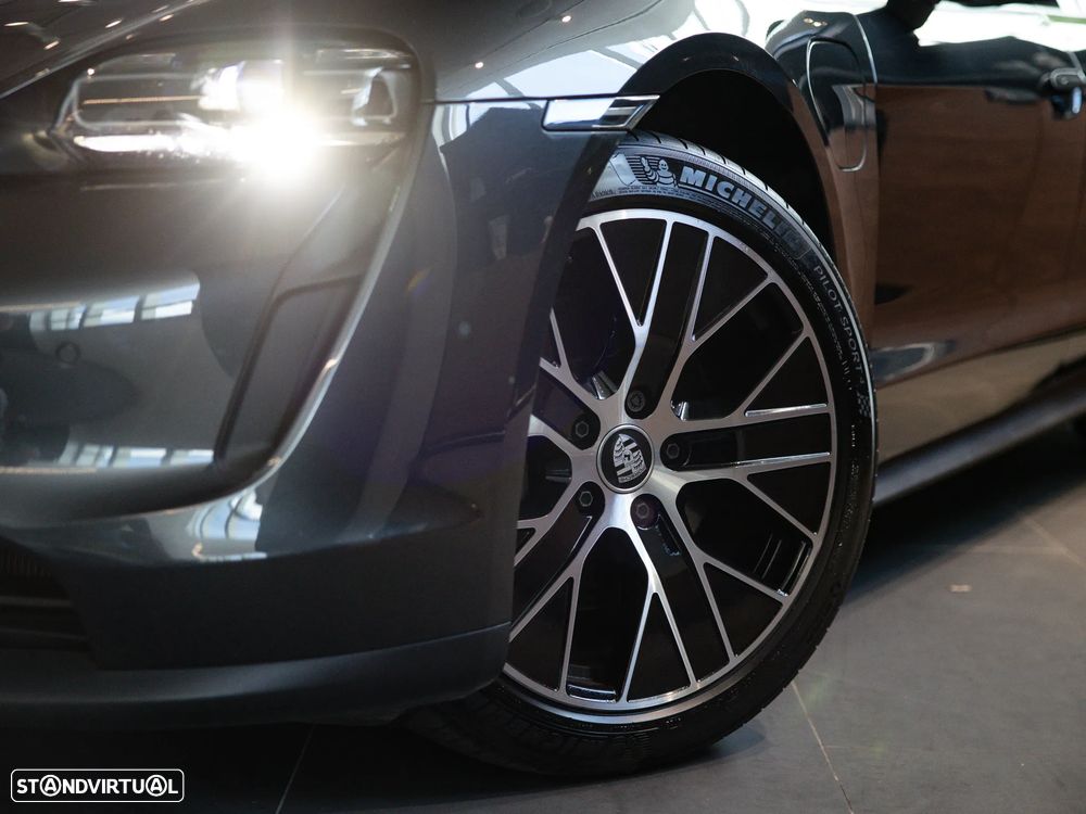 Porsche Taycan Sport Turismo - 16