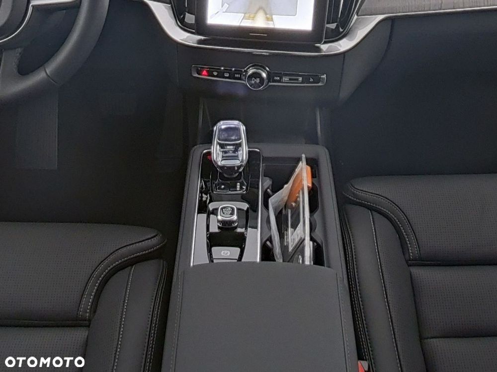 Volvo XC 90 T8 AWD Plug-In Hybrid Ultra Dark 7os - 6